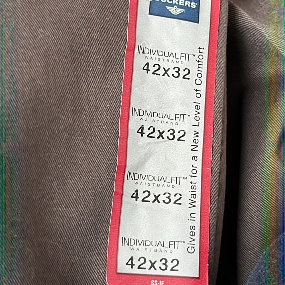 NWT Dockers cotton khakis W42L32 - Picture 4 of 5
